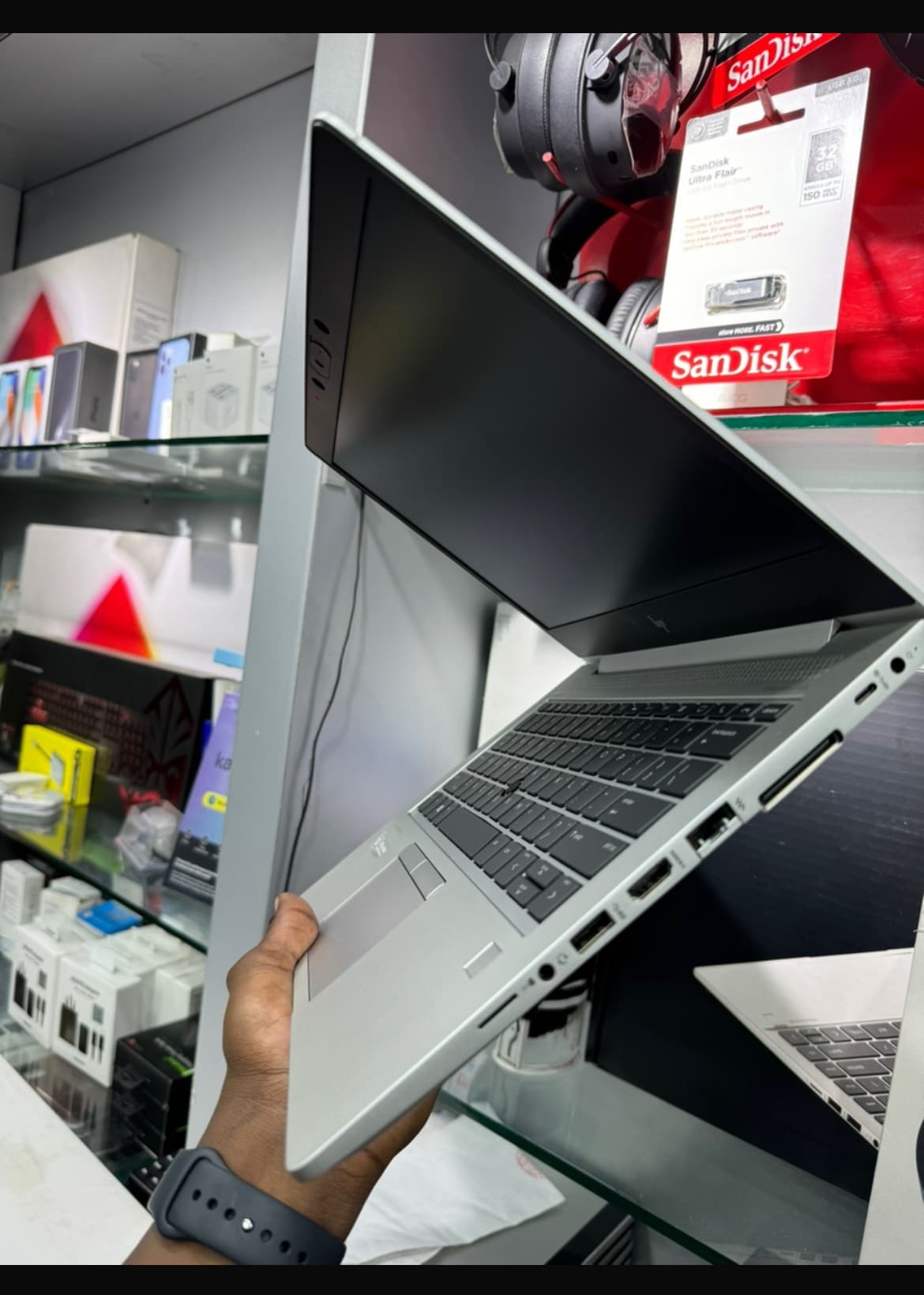 HP EliteBook 735 G6 – Lightweight, Powerful &amp; Secure!