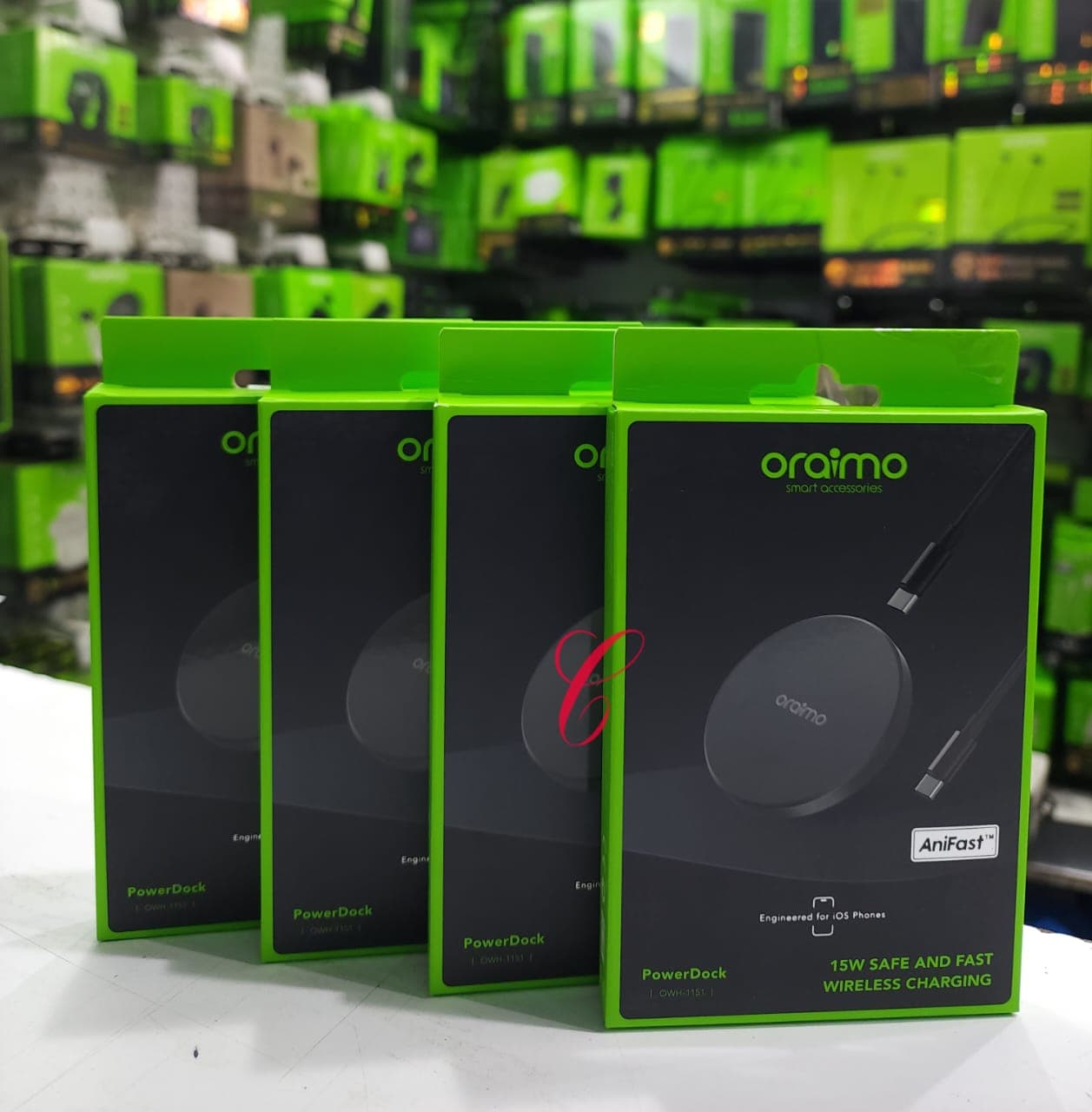 Oraimo PowerDock OWH-1151 15W safe and fast magnetic wireless charging pad